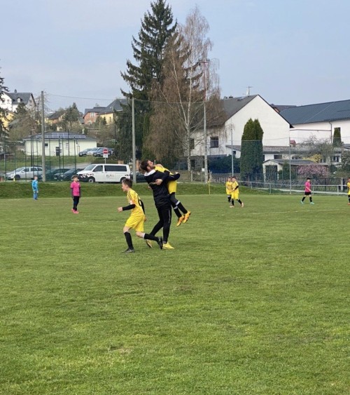 Mit bärenstarker Mannschaftsleistung zum Sieg im 6-Punkte-Gipfeltreffen!