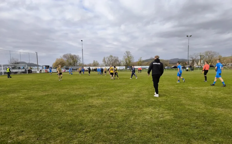 Surreale Spielleitung sondergleichen: Niederlage im Nachholer beim SV Borsch