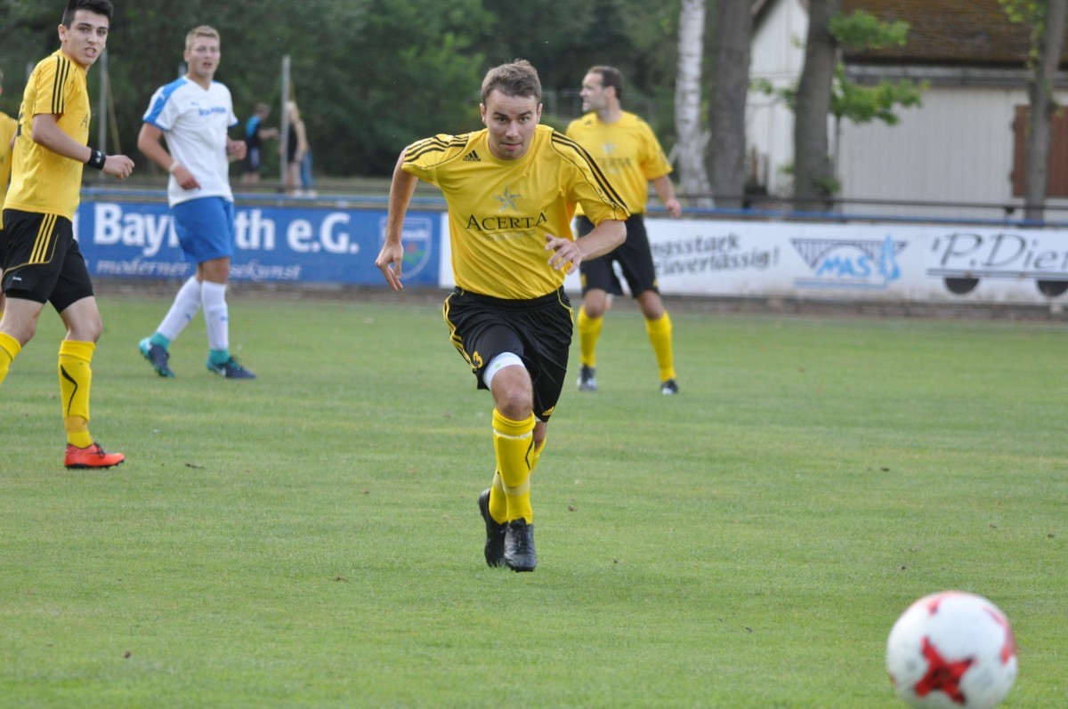 FSV Schleiz bezwingt Blau-Weiß Niederpöllnitz deutlich