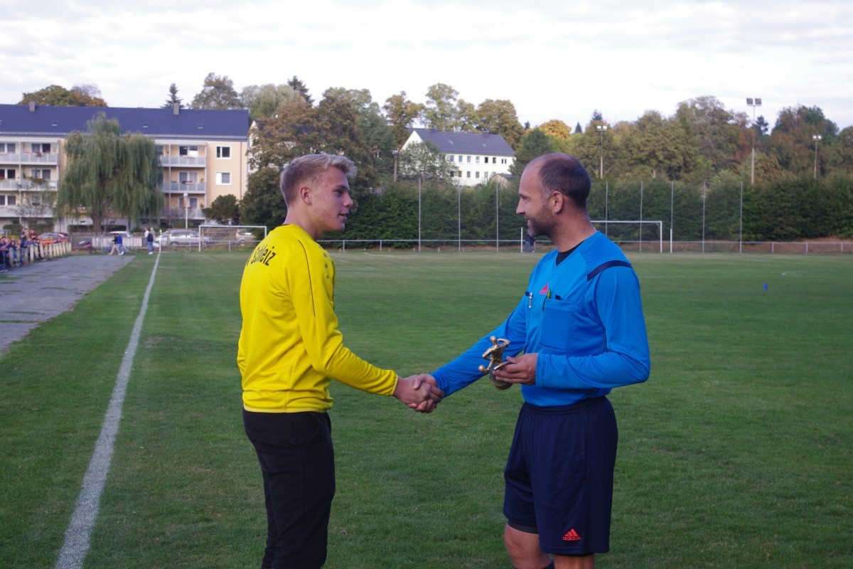 Torjägerkanone an Lukas Beyer überreicht