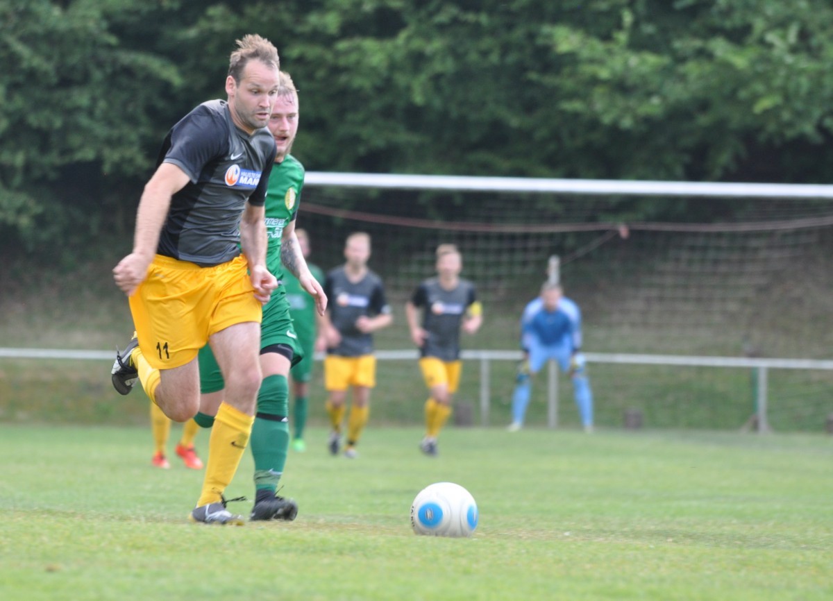 Fußballreiches Rennwochenende startet gegen VfB Mühltroff