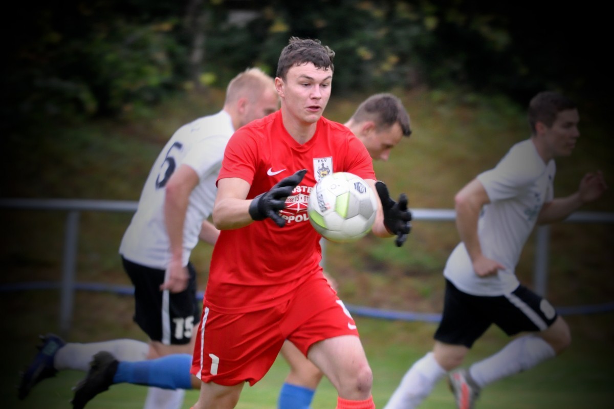 Löhmaer Fraktion beim FSV Schleiz wächst: Neuer Keeper für die Schwarz-Gelben