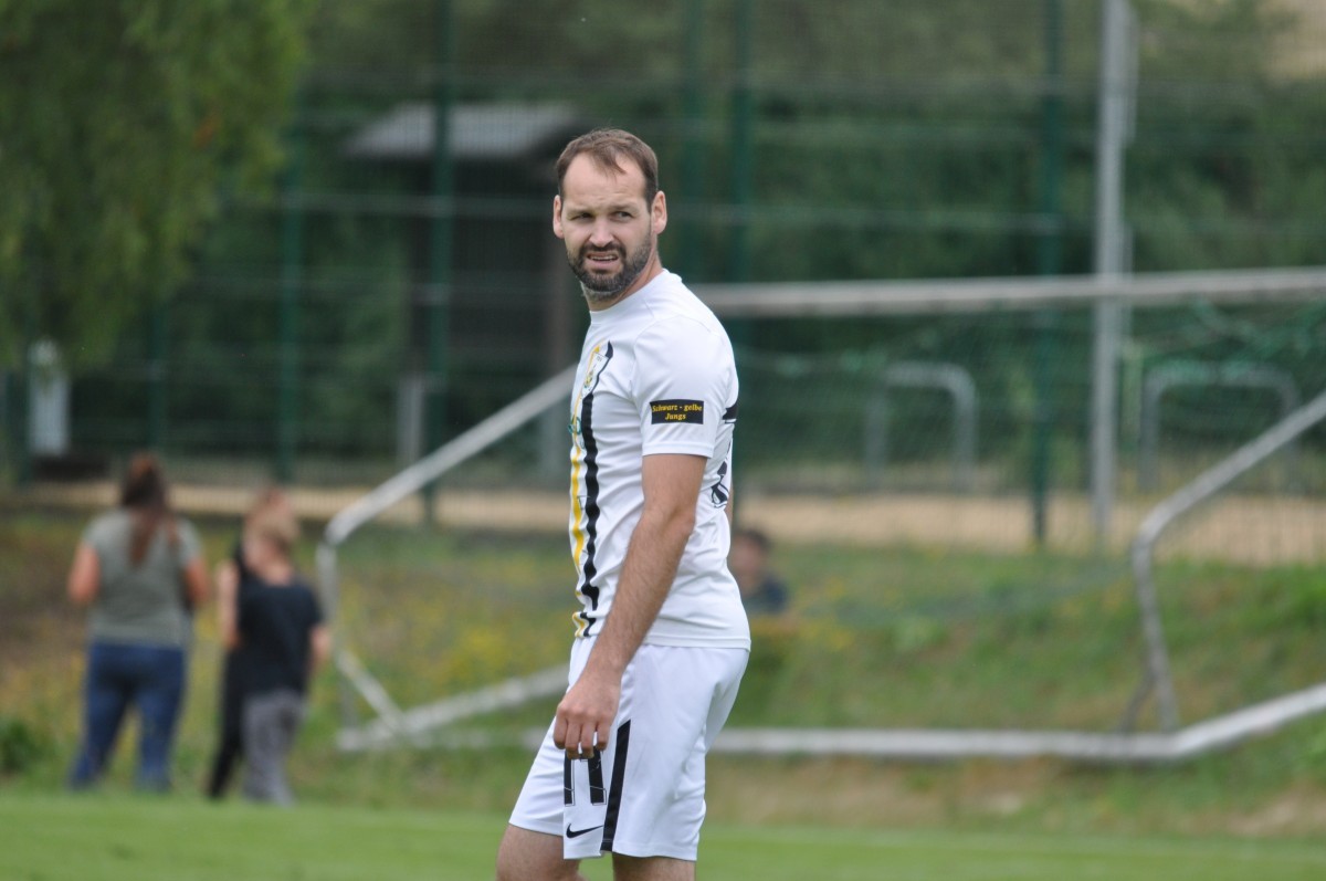 Neuzugang trifft dreifach: FSV Schleiz schlägt VfB Auerbach II deutlich