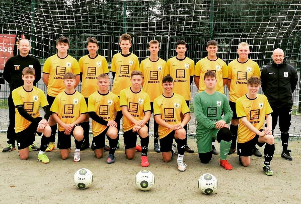 Wir sagen "Dankeschön!": Neue Trikots für unsere B-Junioren