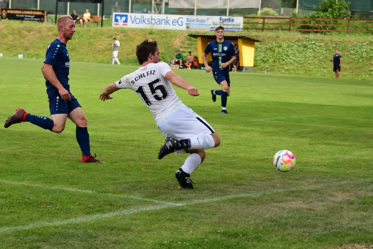 Test zum Dienstagabend: FSV Schleiz bei Jürgen Raabs VfB 09 Pößneck am Ball