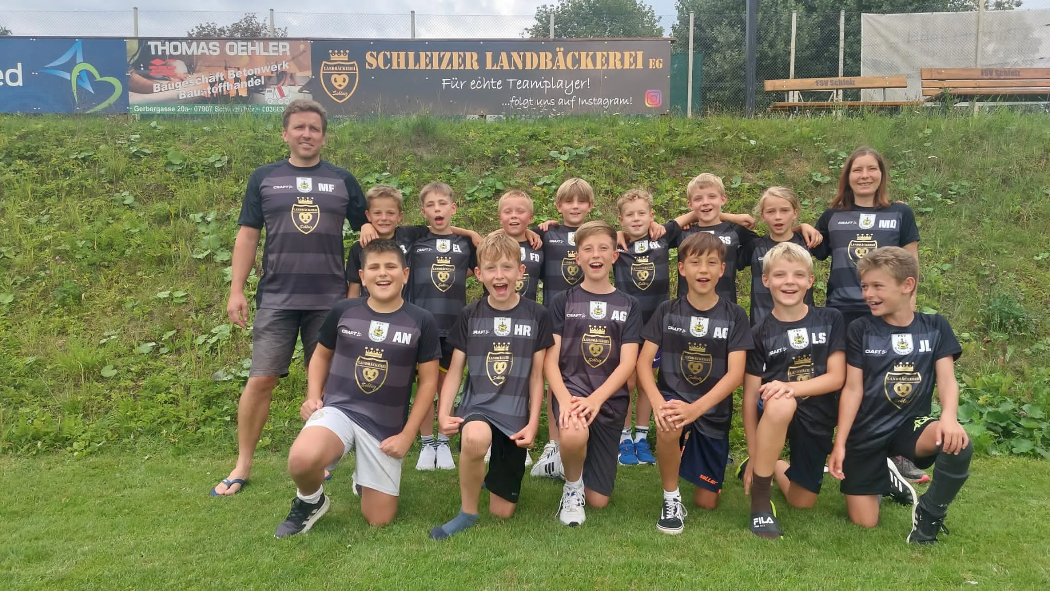 Trainingsstart für die E1-Jugend mit neuen Shirts