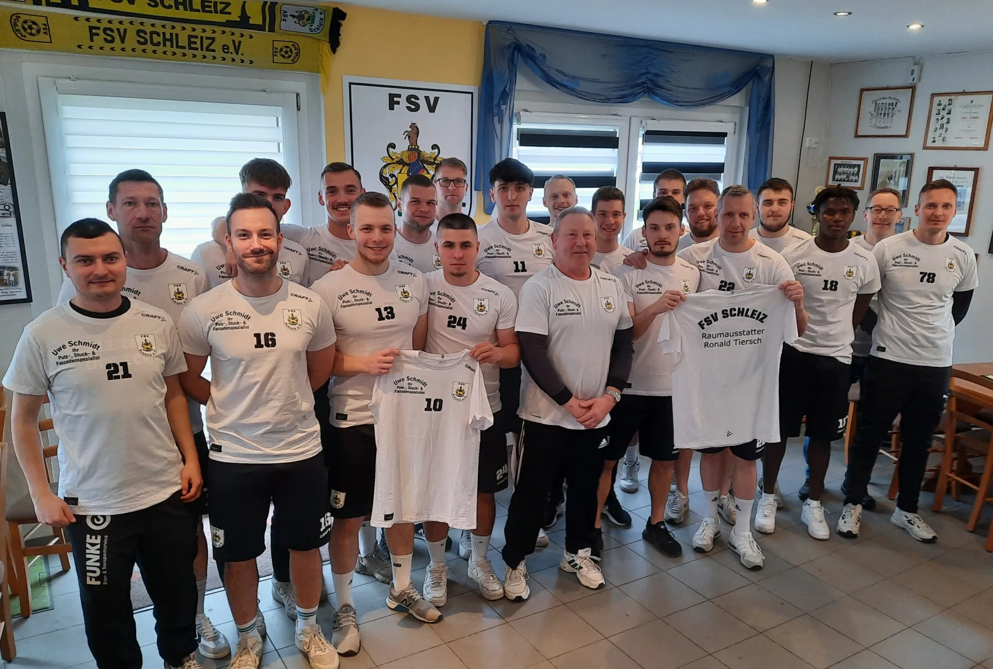 (Fast) rundum neu eingekleidet: Zweite Mannschaft des FSV Schleiz sagt Danke!