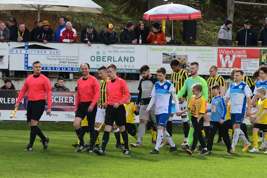 Über 100 Derby-Fotos sind online