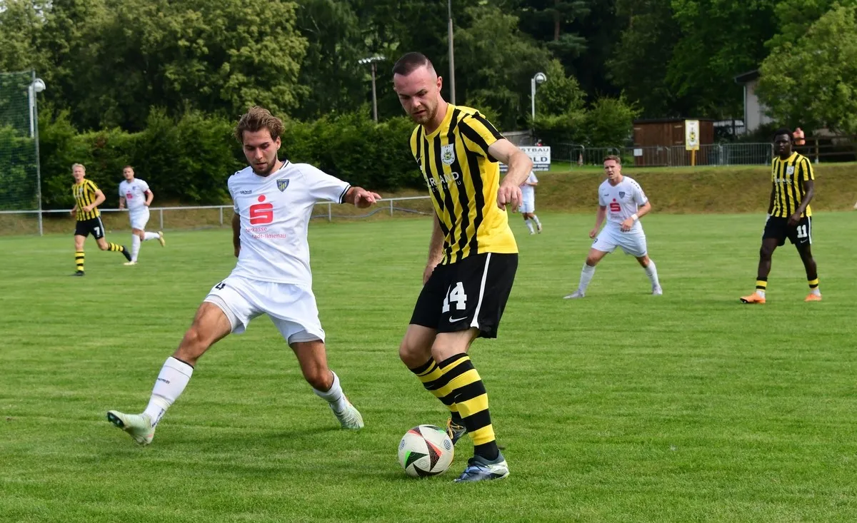 Solo-Grünert klaut Auftaktpunkt: Schleiz unterliegt Arnstadt spät