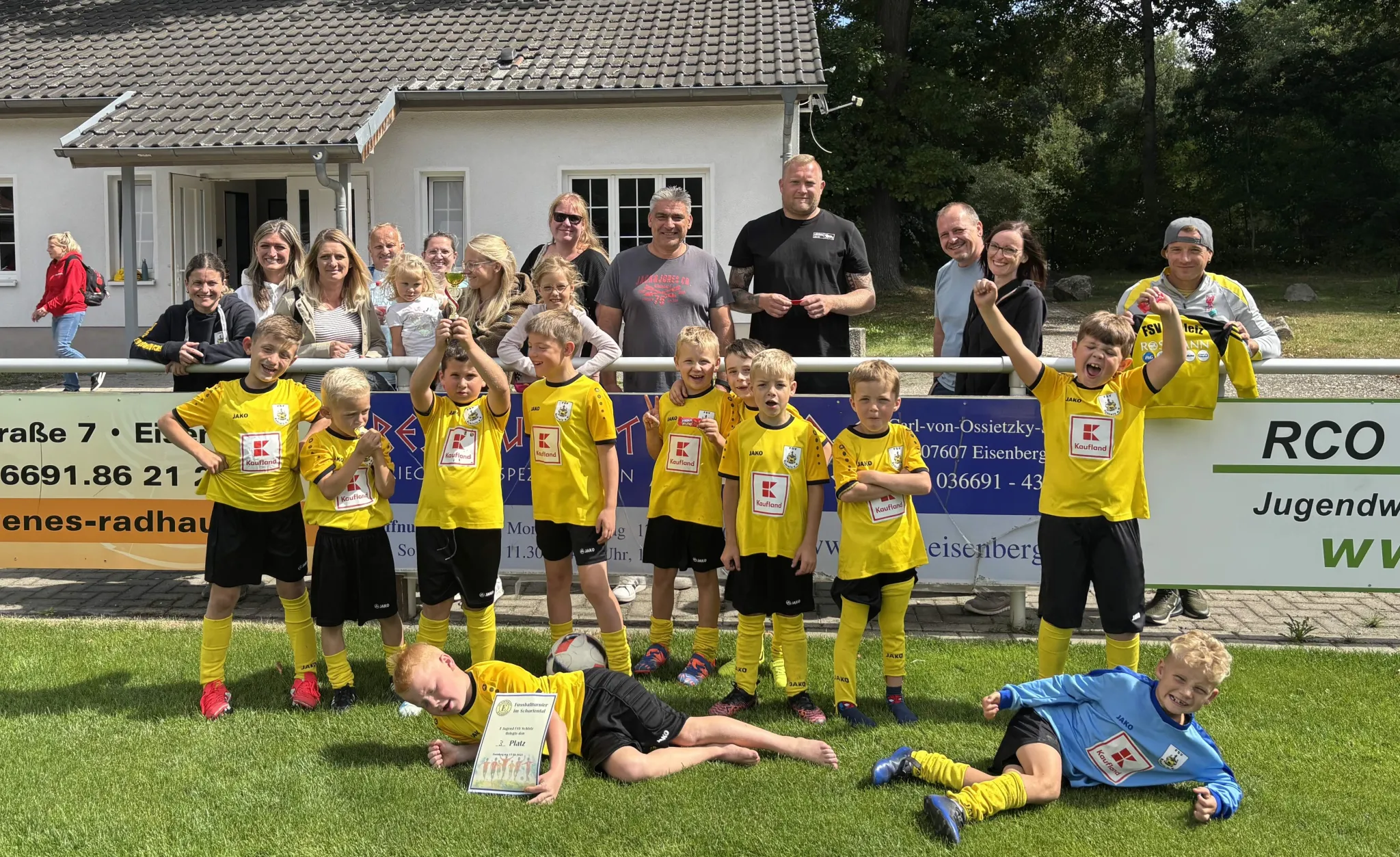 Junger Jahrgang der F-Jugend (2018) schlägt sich achtbar!