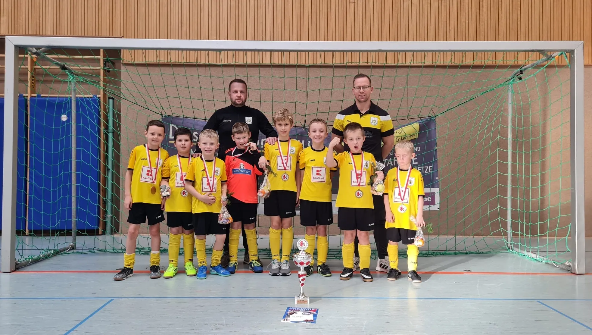 Schleizer F-Jugend beginnt Hallensaison beim Schmöllner Nikolausturnier