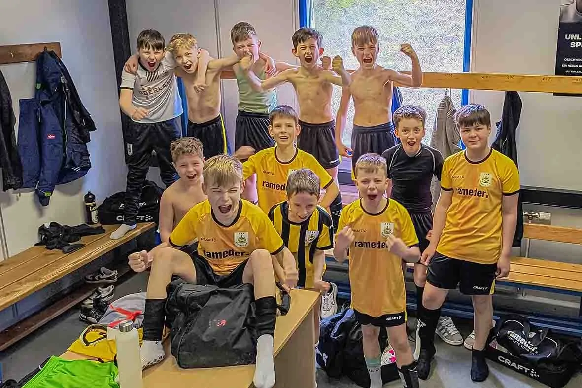 Mit Traumtoren ins Viertelfinale gestürmt