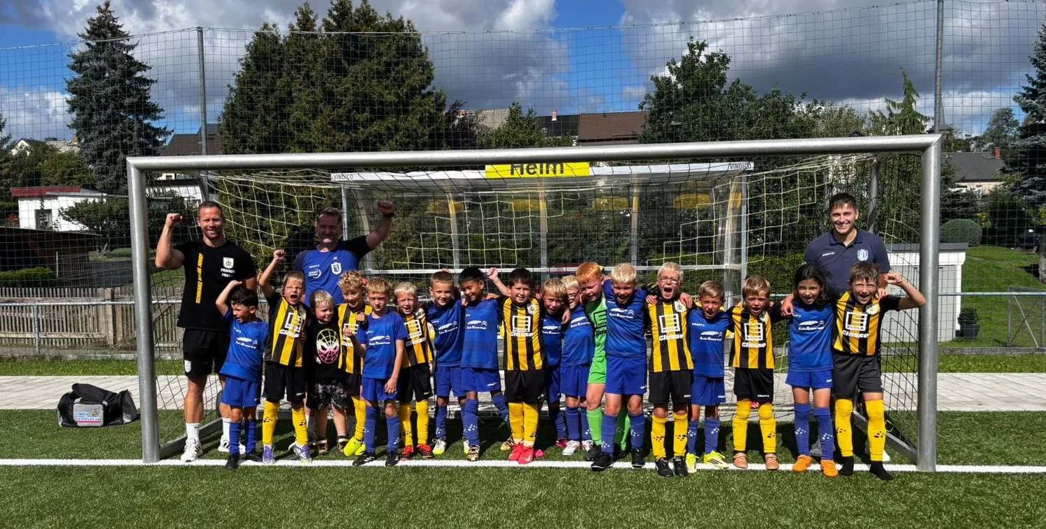 Team Schwarz der F-Jugend spielt einen klasse Ball