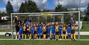 Team Schwarz der F-Jugend spielt einen klasse Ball