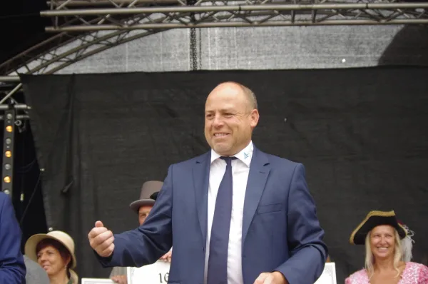 Festumzug: 725 Jahre Stadtrecht (L. Broßmann)