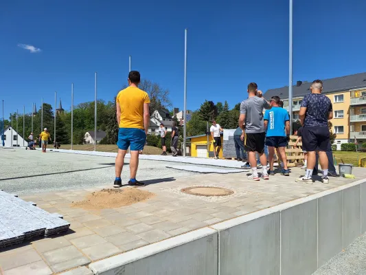 Kunstrasen-Arbeitseinsatz Mai 2024 (St. Strauß)