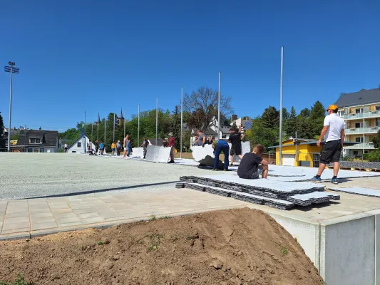 Kunstrasen-Arbeitseinsatz Mai 2024 (St. Strauß)