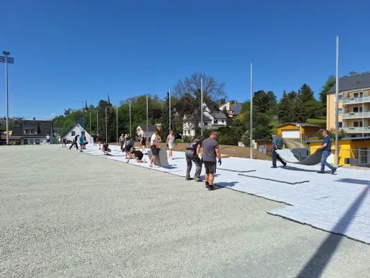 Kunstrasen-Arbeitseinsatz Mai 2024 (St. Strauß)