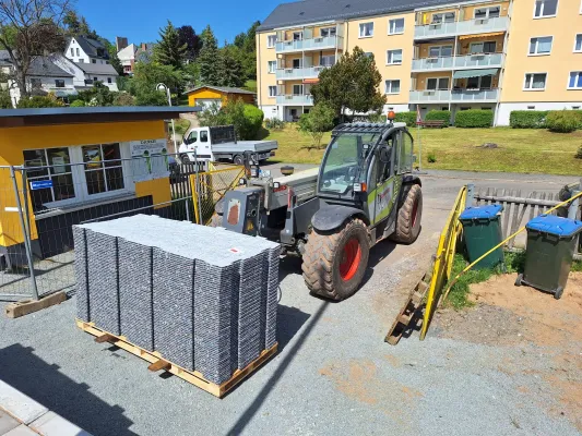 Kunstrasen-Arbeitseinsatz Mai 2024 (St. Strauß)