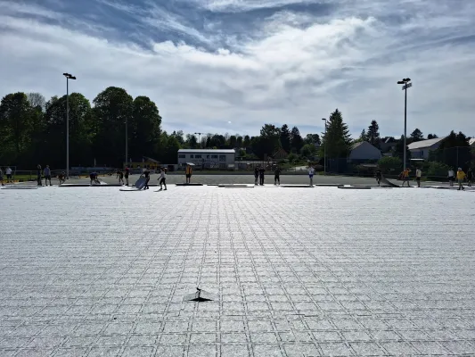 Kunstrasen-Arbeitseinsatz Mai 2024 (St. Strauß)