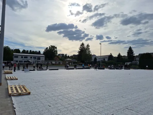 Kunstrasen-Arbeitseinsatz Mai 2024 (St. Strauß)