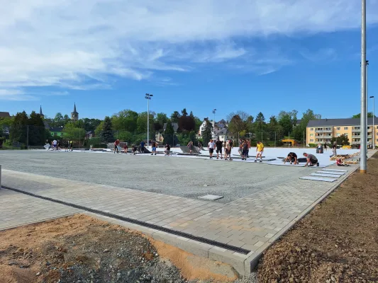 Kunstrasen-Arbeitseinsatz Mai 2024 (St. Strauß)