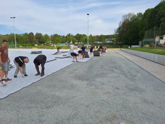 Kunstrasen-Arbeitseinsatz Mai 2024 (St. Strauß)