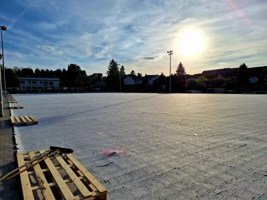 Kunstrasen-Arbeitseinsatz Mai 2024 (St. Strauß)