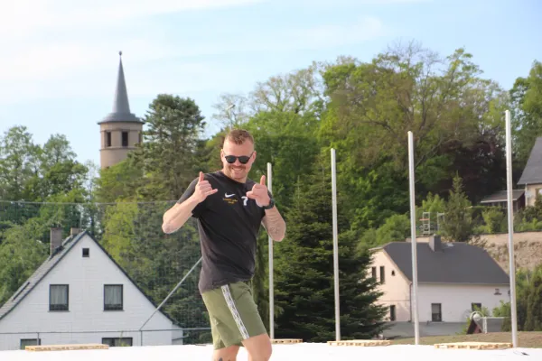 Kunstrasen-Arbeitseinsatz Mai 2024 (L. Broßmann)