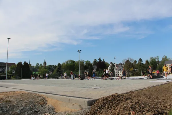 Kunstrasen-Arbeitseinsatz Mai 2024 (L. Broßmann)