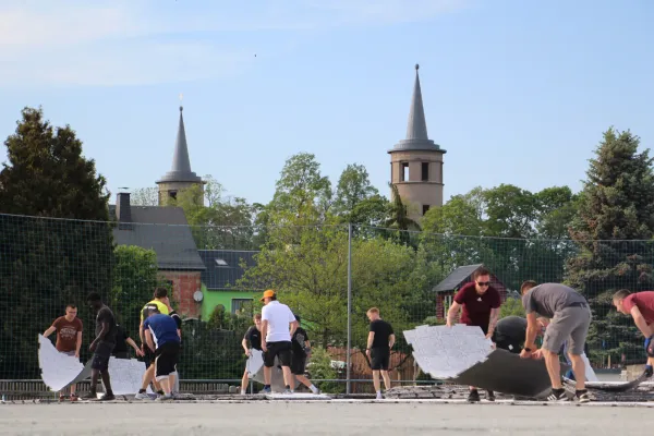 Kunstrasen-Arbeitseinsatz Mai 2024 (L. Broßmann)