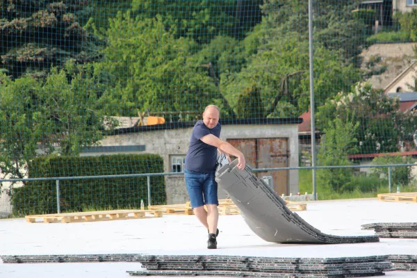 Kunstrasen-Arbeitseinsatz Mai 2024 (L. Broßmann)