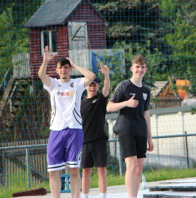 Kunstrasen-Arbeitseinsatz Mai 2024 (L. Broßmann)