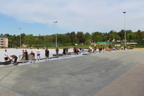 Kunstrasen-Arbeitseinsatz Mai 2024 (L. Broßmann)