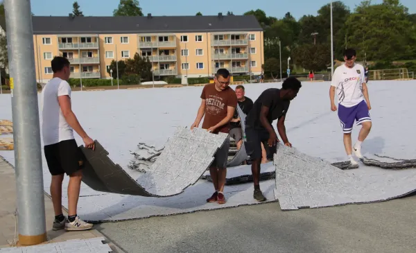 Kunstrasen-Arbeitseinsatz Mai 2024 (L. Broßmann)