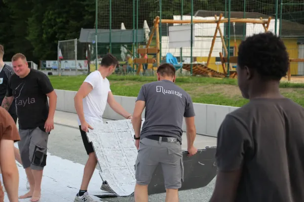 Kunstrasen-Arbeitseinsatz Mai 2024 (L. Broßmann)