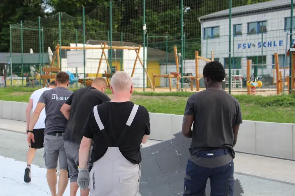 Kunstrasen-Arbeitseinsatz Mai 2024 (L. Broßmann)